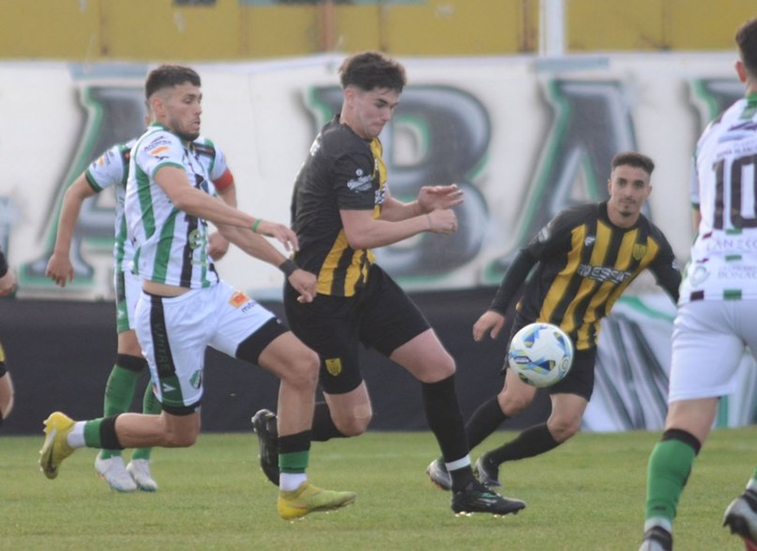 Rekers será el juez del partido de Santamarina