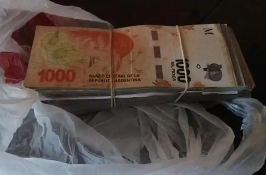 Anciana entregó una bolsa con dinero a un desconocido: se hicieron pasar por su nieta en una llamada telefónica