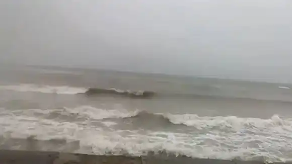 FUERTE OLEAJE POR LAS LLUVIAS hundió embarcaciones en la Península de Macanao