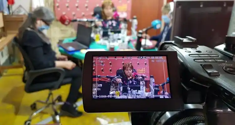 Reviví la transmisión por YouTube de Sin Galera, el programa de Lilí Berardi