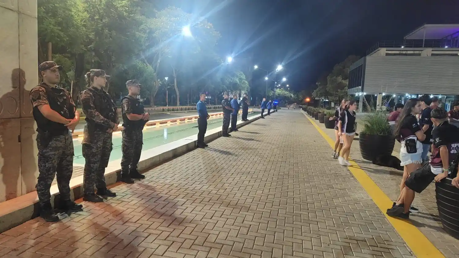 Alrededor de 500 jóvenes asistieron al evento nocturno autorizado