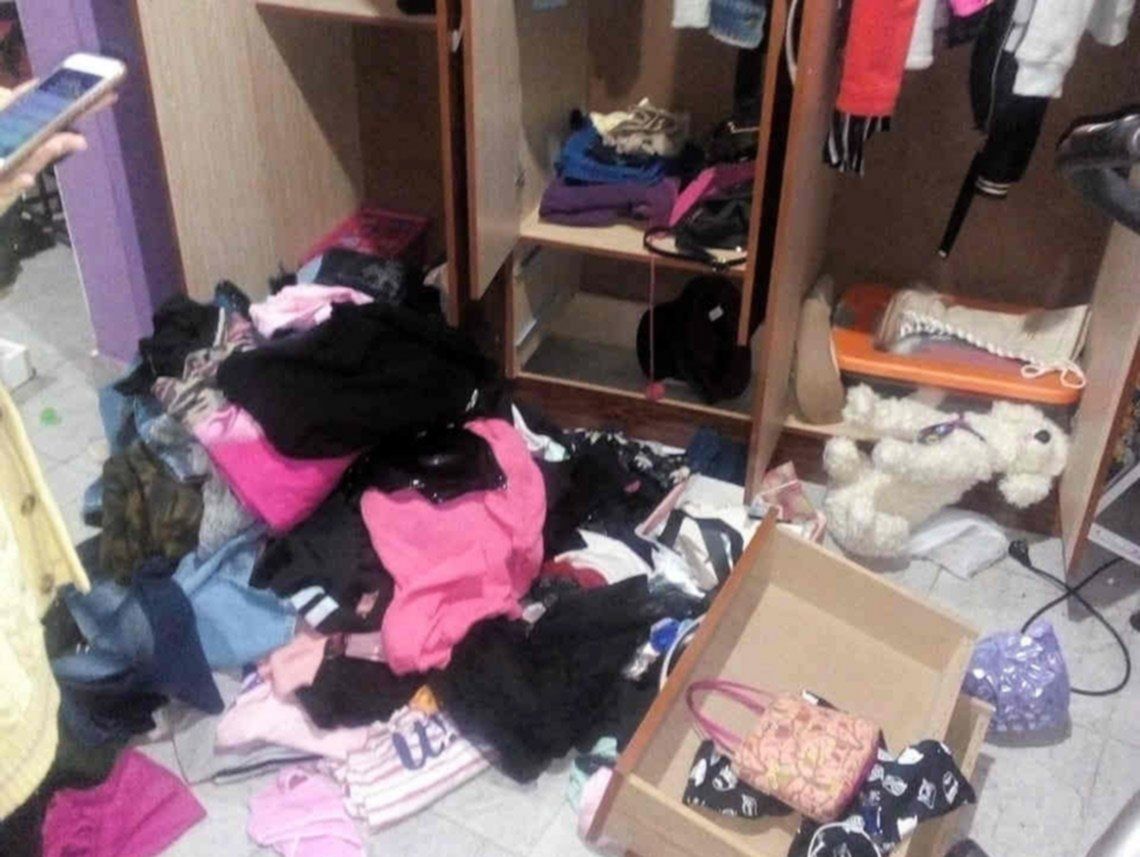Les desvalijaron la casa y les mataron a los perros y los gatos