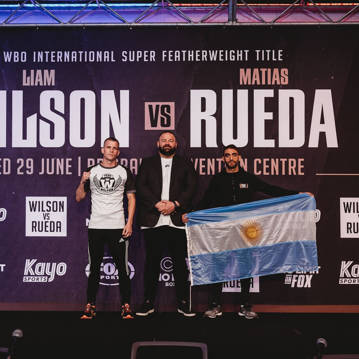 Matías Rueda y Liam Wilson cumplen con el pesaje oficial
