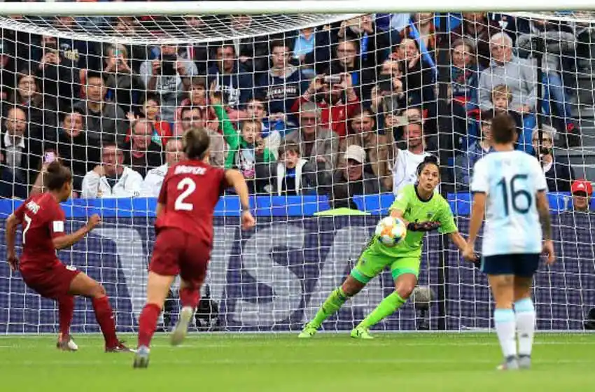 Vanina Correa, la mejor del partido ante Inglaterra