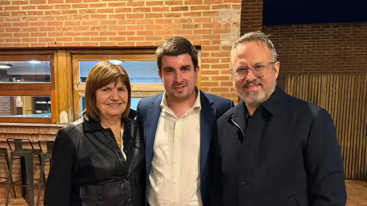 La cena se realizó en un restaurante de Pilar y contó con la presencia de referentes de LLA.