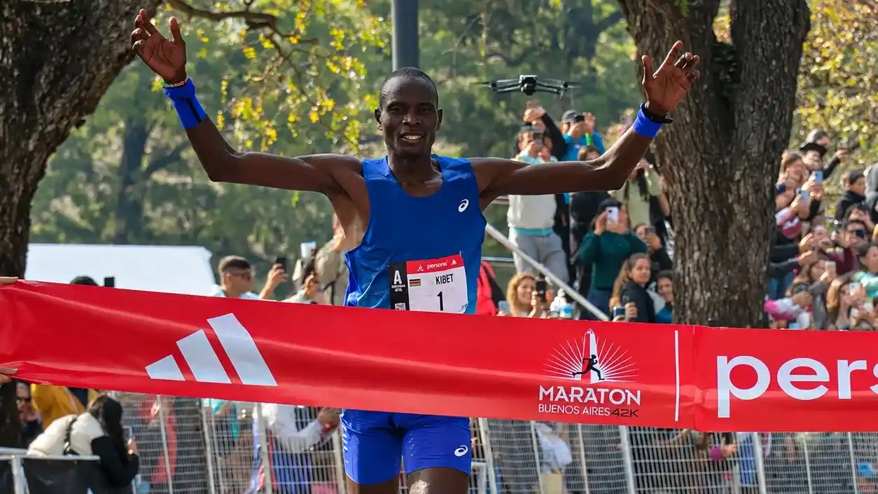 Un keniata se quedó con la Maratón de Buenos Aires y hubo récord en la rama femenina