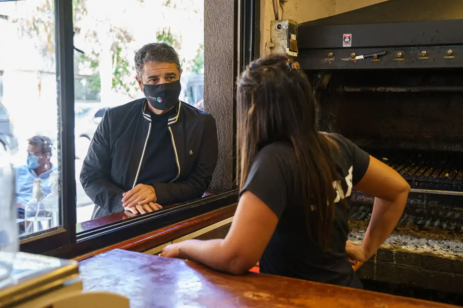 Comercios de Vicente López recibirán un apoyo económico de 40 mil pesos: "El país solo puede salir adelante con la gente honesta que labura", señaló Macri