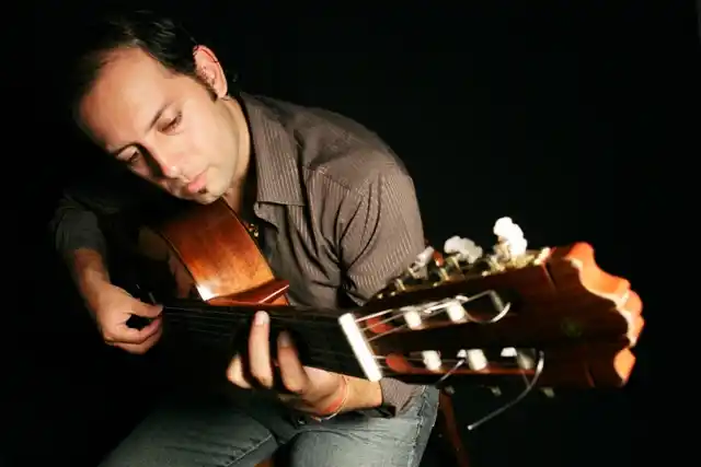 Horacio Castillo, todas las guitarras…desde su guitarra