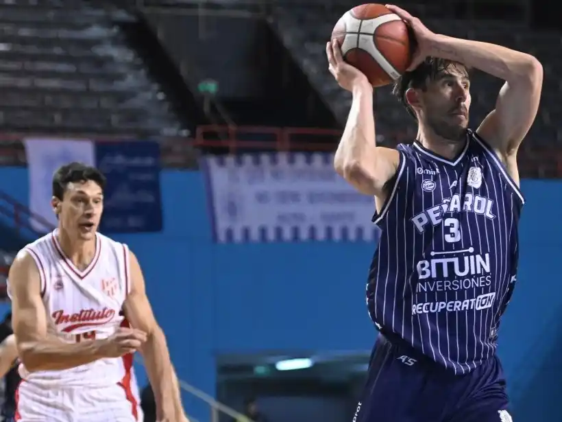 La tapa de Basualdo le aseguró el triunfo al Milrayitas: 85 a 83 contra Instituto.