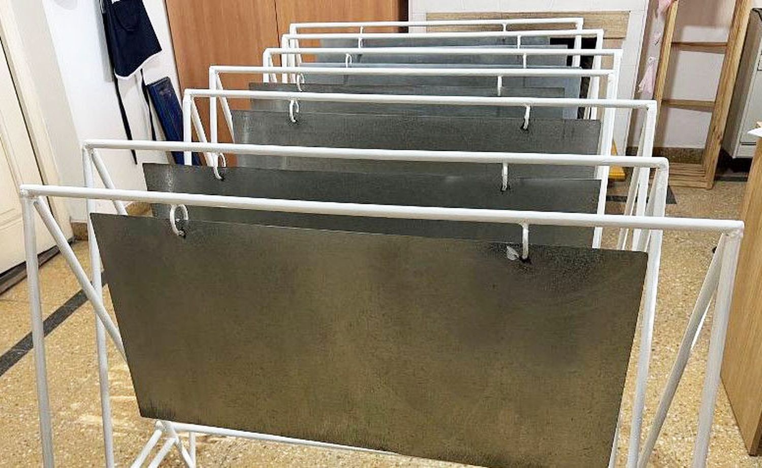 Estudiantes entregaron cartelería a Obras Públicas