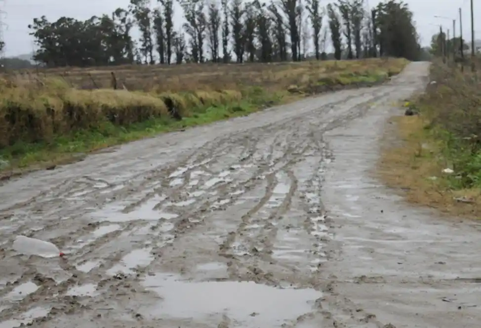 Las lluvias complicaron los  caminos rurales de todo el partido