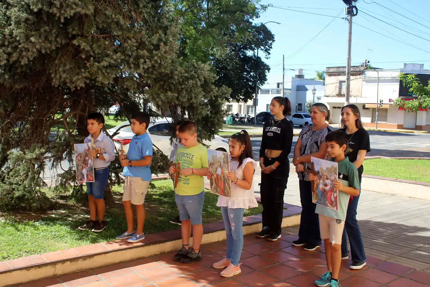 Se realizó Vía Crucis de niños en las tres parroquias