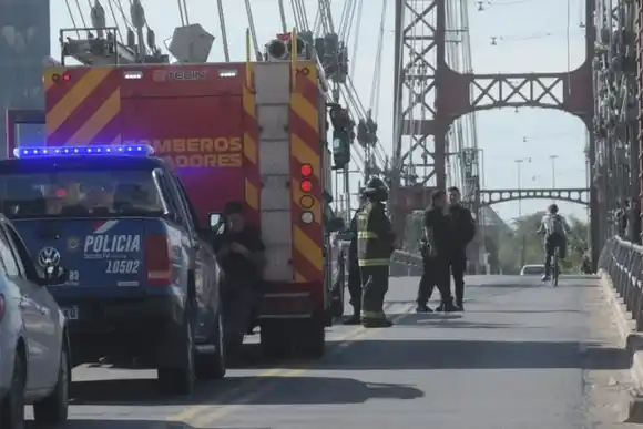 En el puente colgante: con un arma de fuego amenazó y golpeó a su ex pareja menor de edad