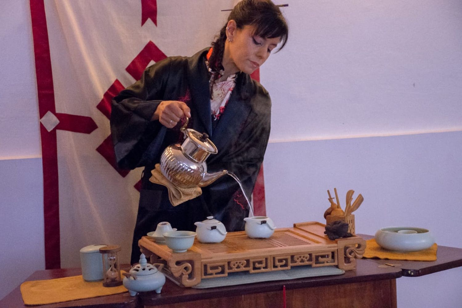 La cultura del té gana cada vez más adeptos en Tandil que quieren descubrir sus milenarios secretos