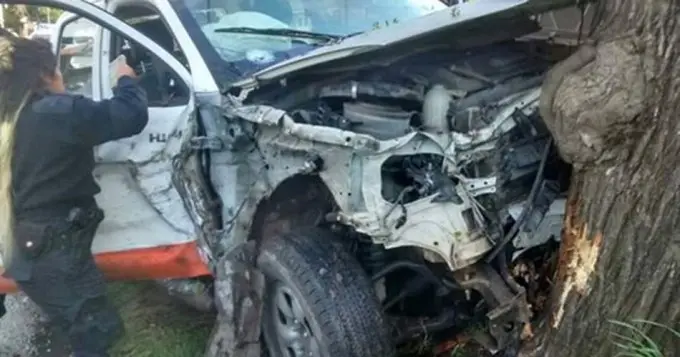 Insólito: Fueron a notificarlo, se robó el patrullero, chocó y murió