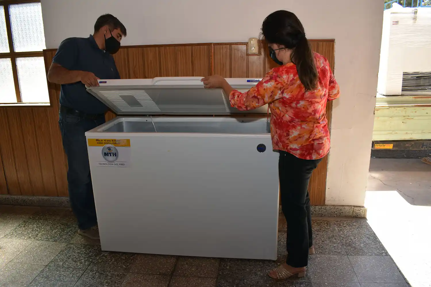 Entre Ríos recibió los primeros 20 freezers para almacenar las vacunas rusas