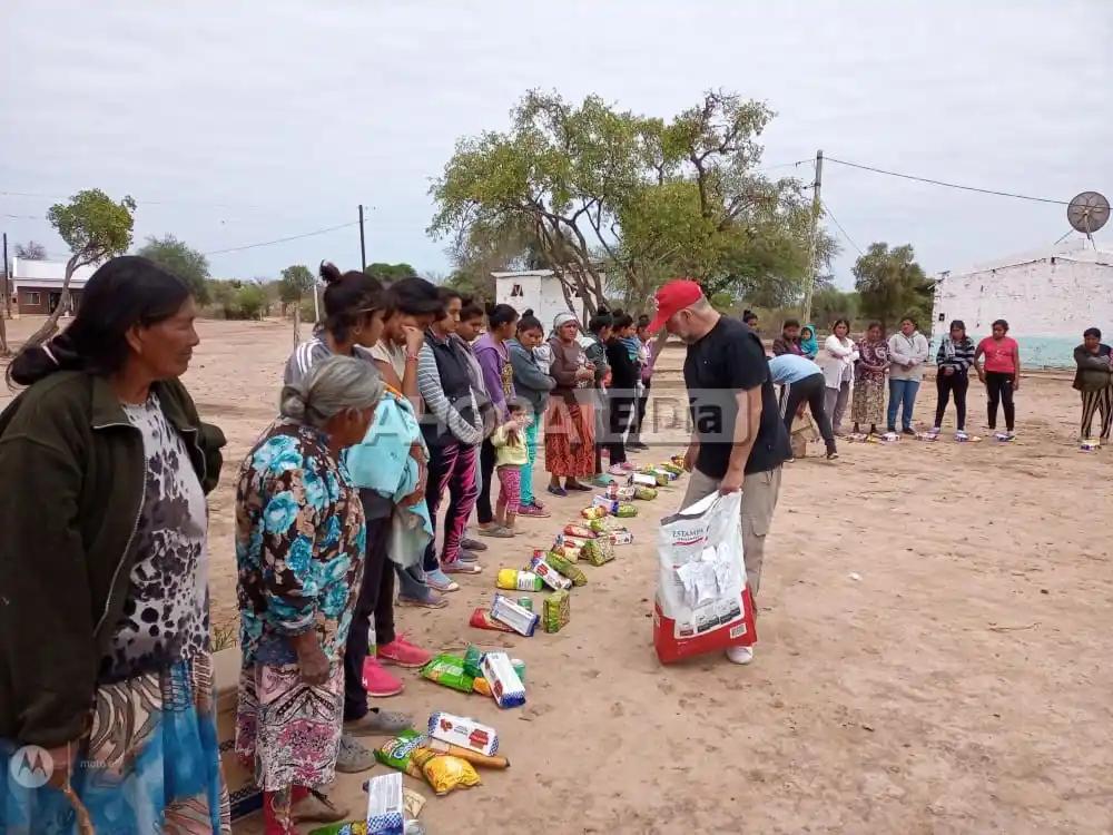 Manos a la Obra entrega alimentos, medicinas y juguetes en el Impenetrable