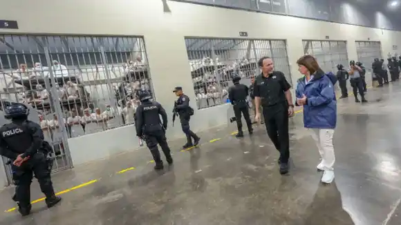 ¡CÁRCELES COMO BANDERA! Argentina seguirá «el ejemplo» de El Salvador para erradicar el narcoterrorismo