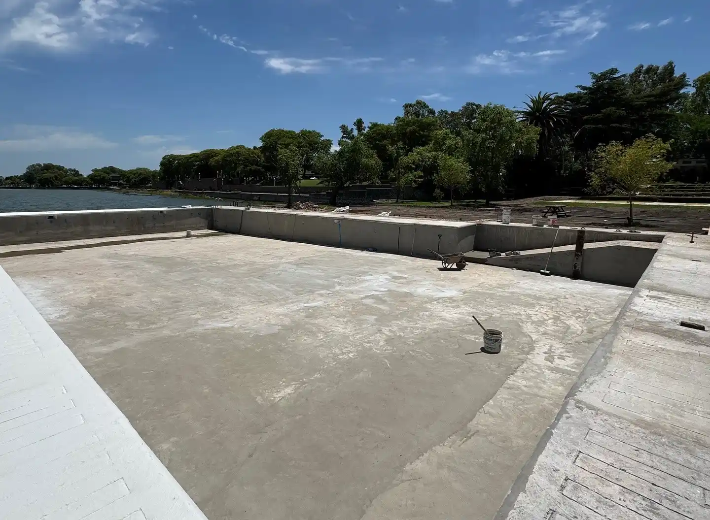 El Club de Regatas Chascomús se prepara para inaugurar su nueva pileta lacustre y renovar la oferta recreativa y deportiva