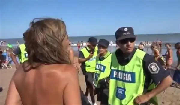 El FpV quiere cambiar el código para que sea legal hacer topless