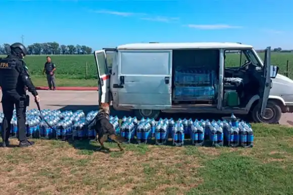 Hallaron droga en un transporte de gaseosas en el ingreso a la cárcel de Bouwer