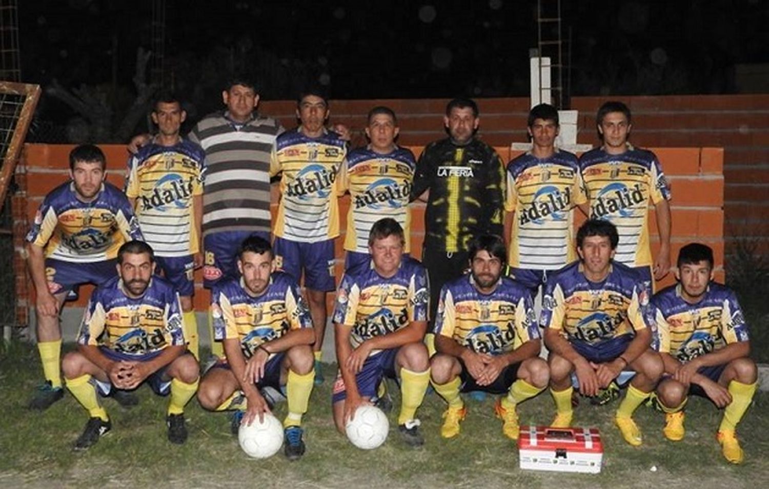 Primero de Mayo ganó y ahora comparte la punta con Atlético Sur
