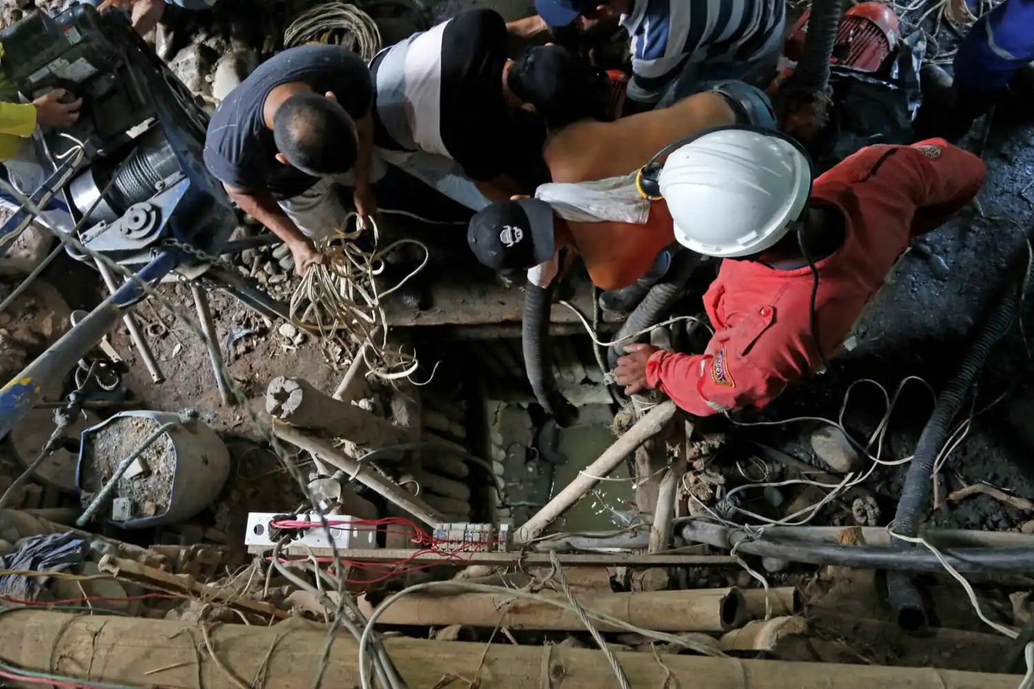 Mineros atrapados dentro de una mina abandonada de Amagá
