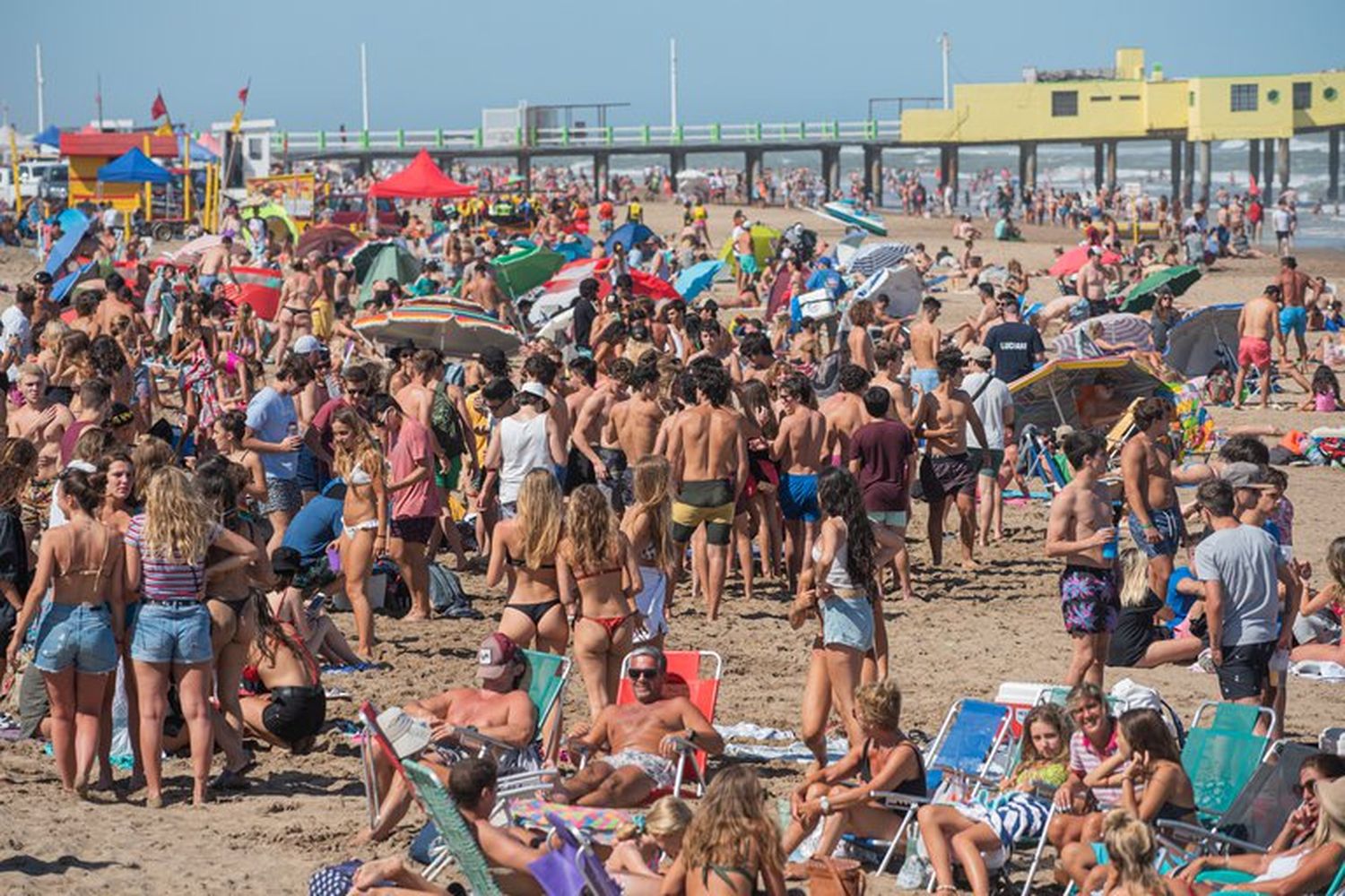 Aglomeración en Pinamar: “El principal problema es el encuentro en una casa, no la playa", dijo su intendente