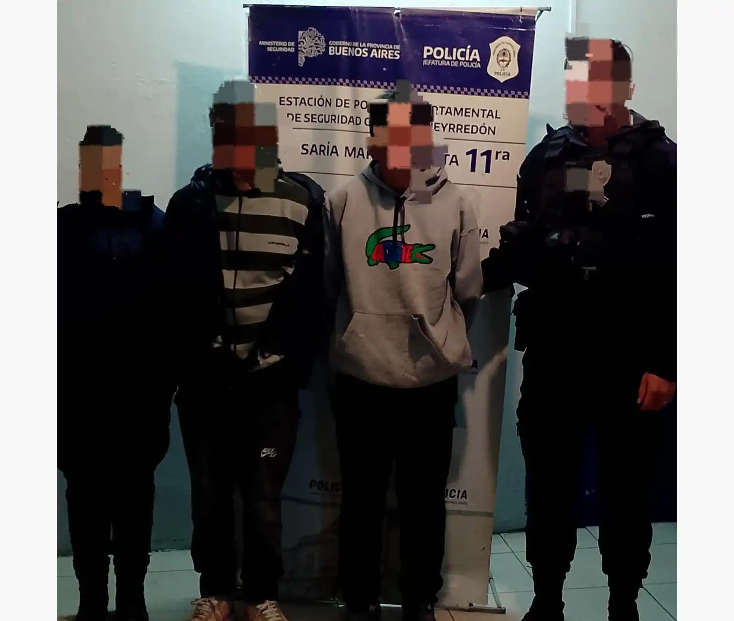 Tras la activación de una alarma, detuvieron a dos personas por robar en un comercio