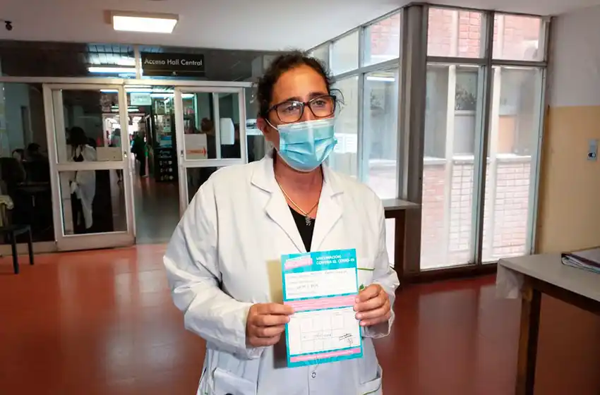 La jefa de terapia intensiva del Materno Infantil, primera vacunada: "Es el inicio para frenar este virus"