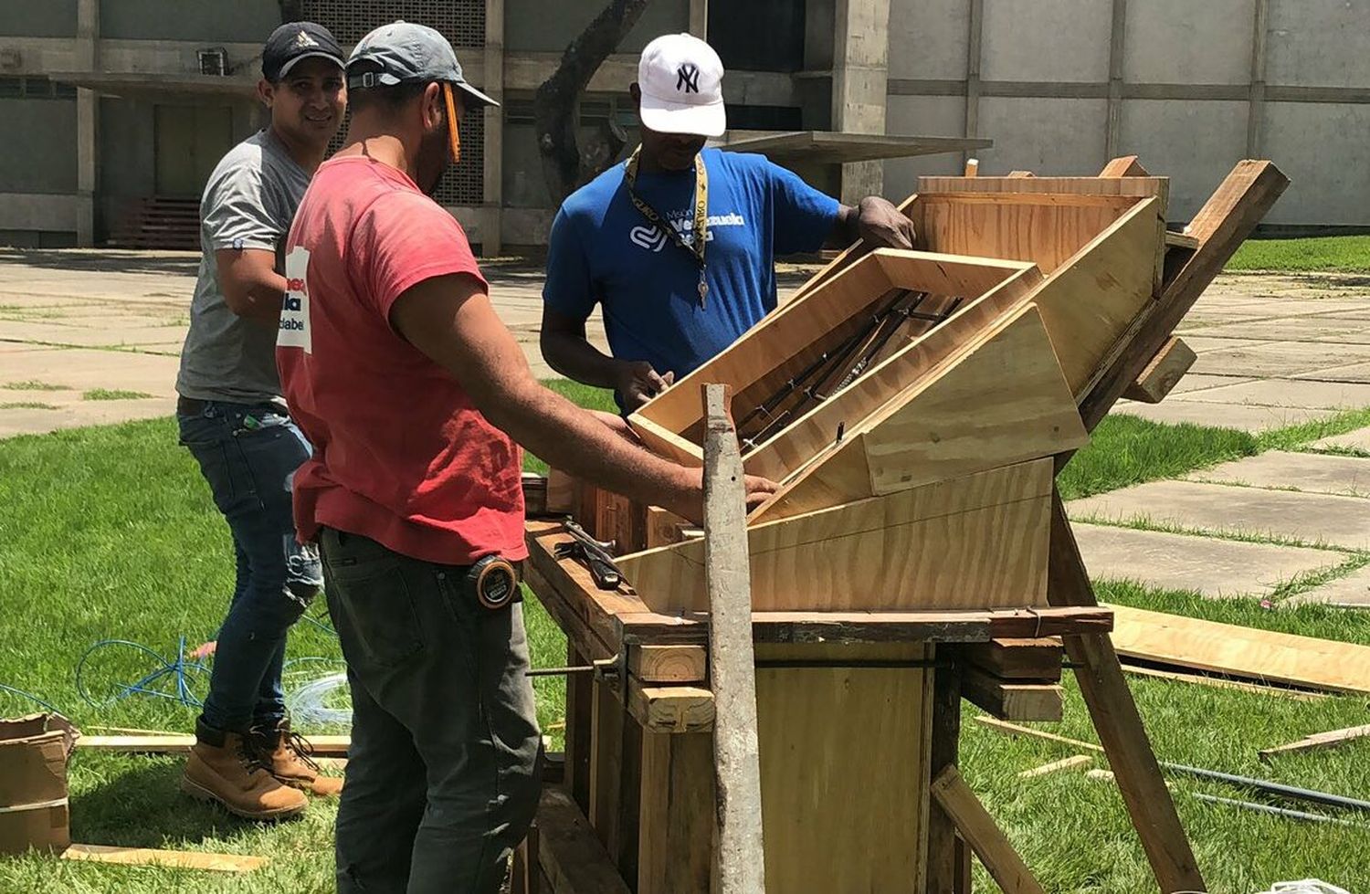¡VIOLAN AUTONOMÍA UNIVERSITARIA! Levantan monumento en honor a Jorge Rodríguez «padre» en la UCV
