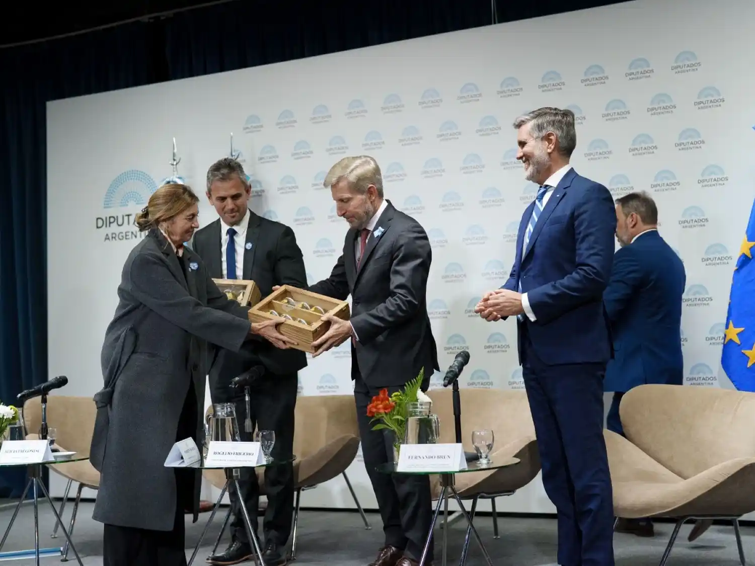 Frigerio presentó a Entre Ríos como potencia apícola en Buenos Aires, en el marco de la Semana de la Miel y el Día Mundial de la Abeja