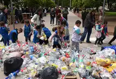 Punto Verde cerró el año en la Plaza Independencia y pidió a la comuna instalar contenedores de reciclaje