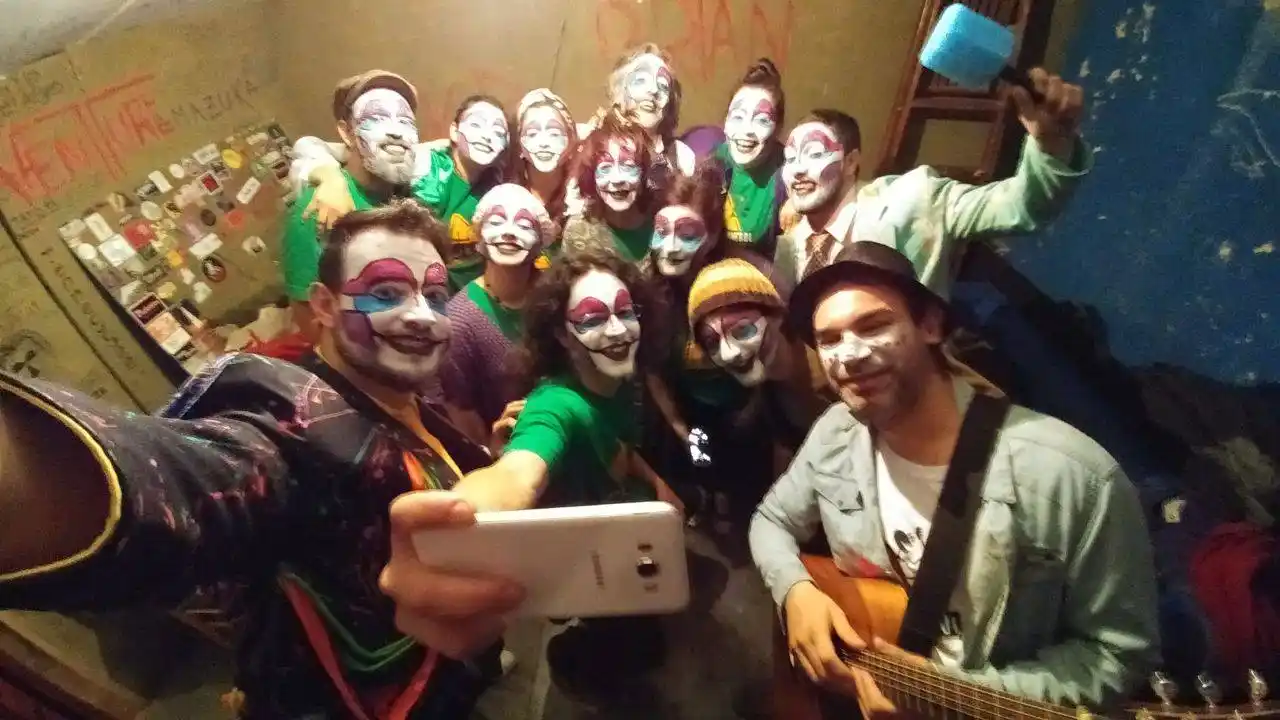 Noche de murga: “Payasxs de Overol” se presentará el sábado en La Solapa