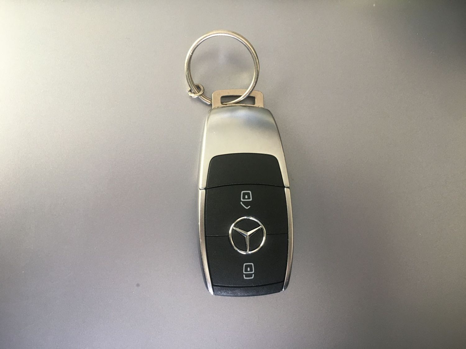 Encontraron llaves de un auto en la zona del Centro de Comercio
