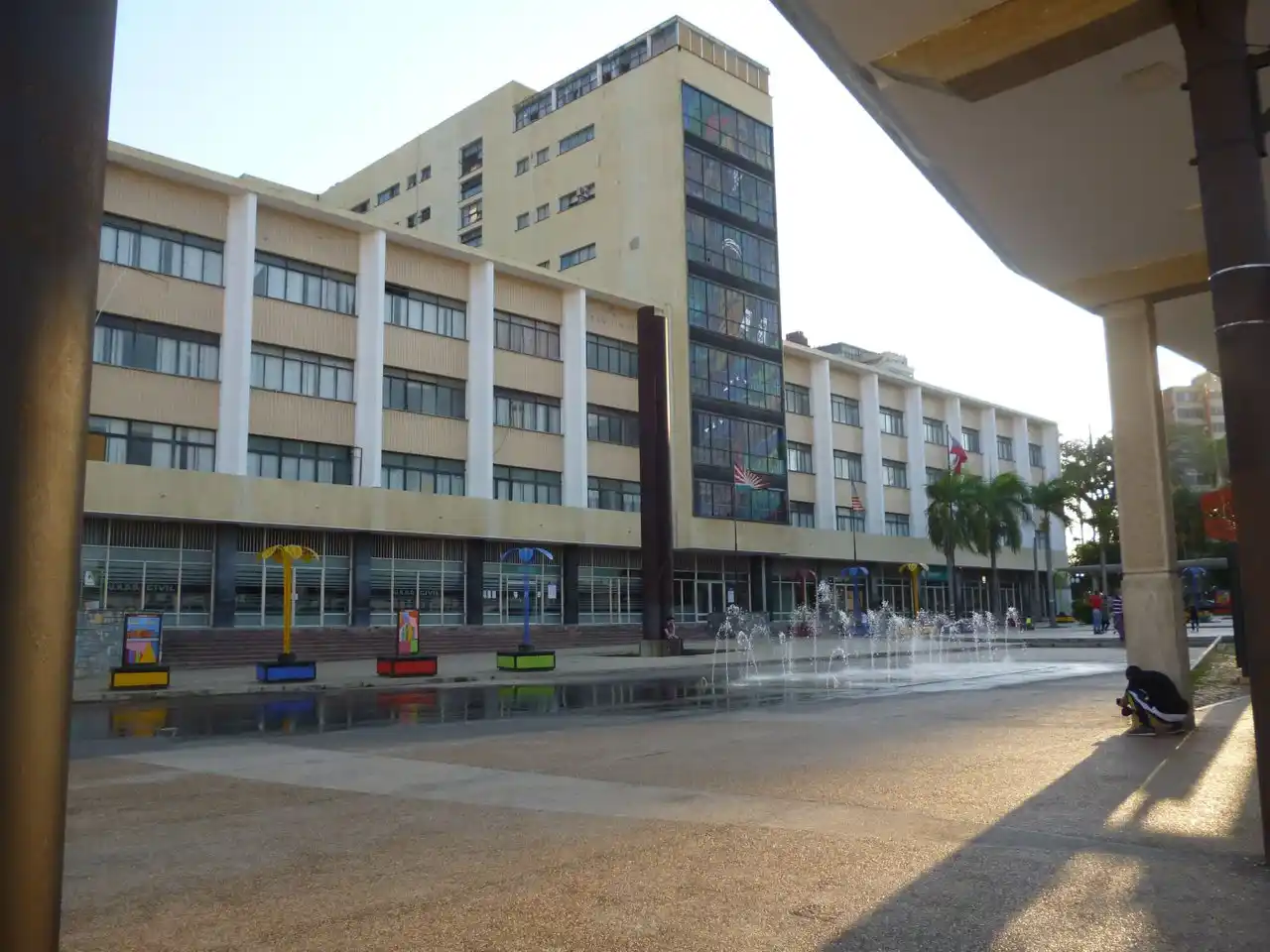 MUERE RECLUSO AL CAER del segundo piso de los tribunales en Barquisimeto