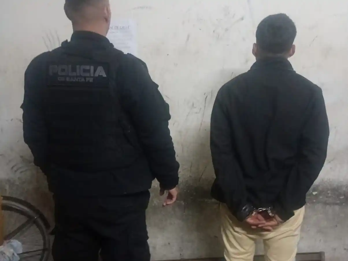 Un delincuente se hizo pasar por pasajero de una app de transporte y le robó al chofer a punta de pistola.