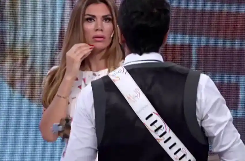 Un hombre increpó en vivo a Flor de la V