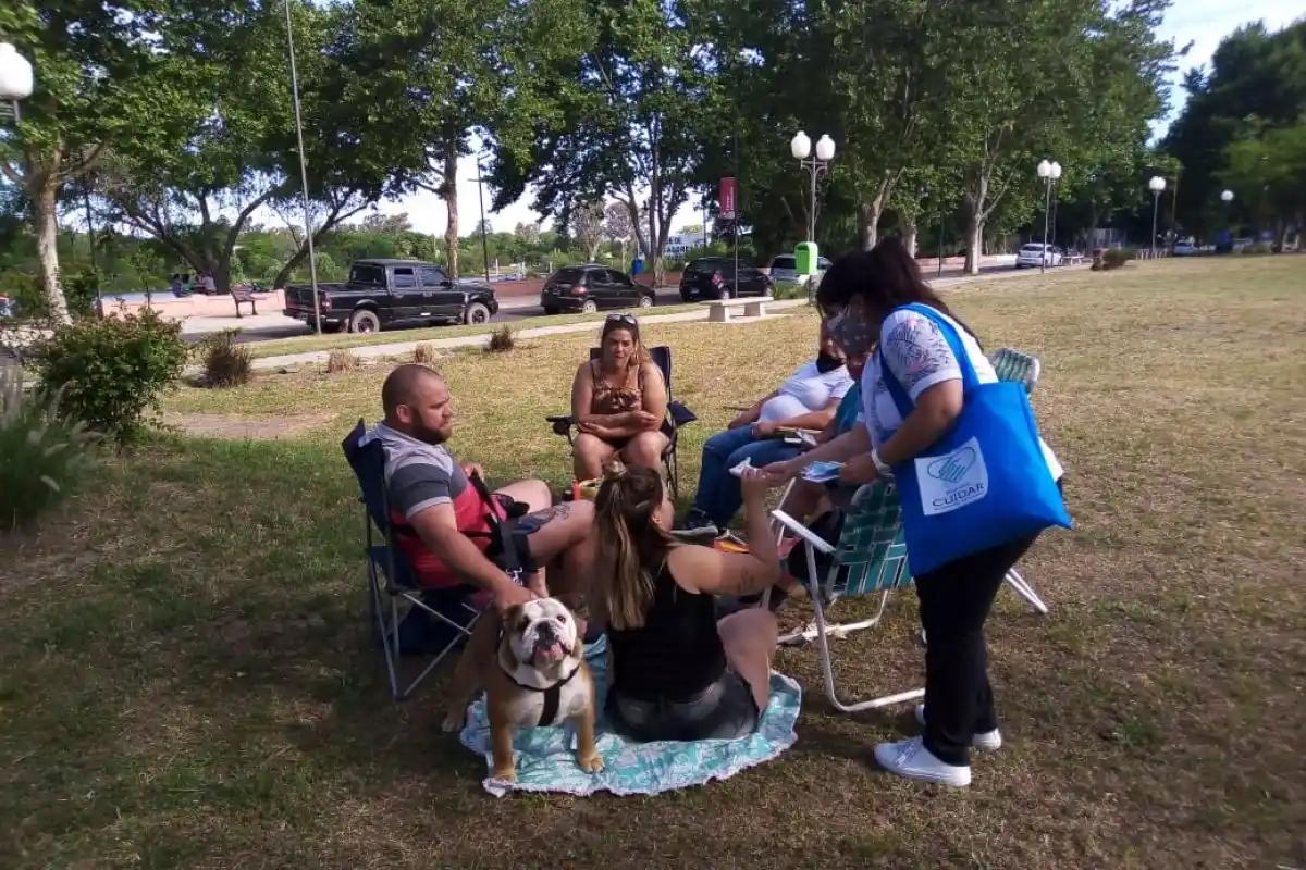 El municipio entregó barbijos y recordó la necesidad de su uso y del distanciamiento