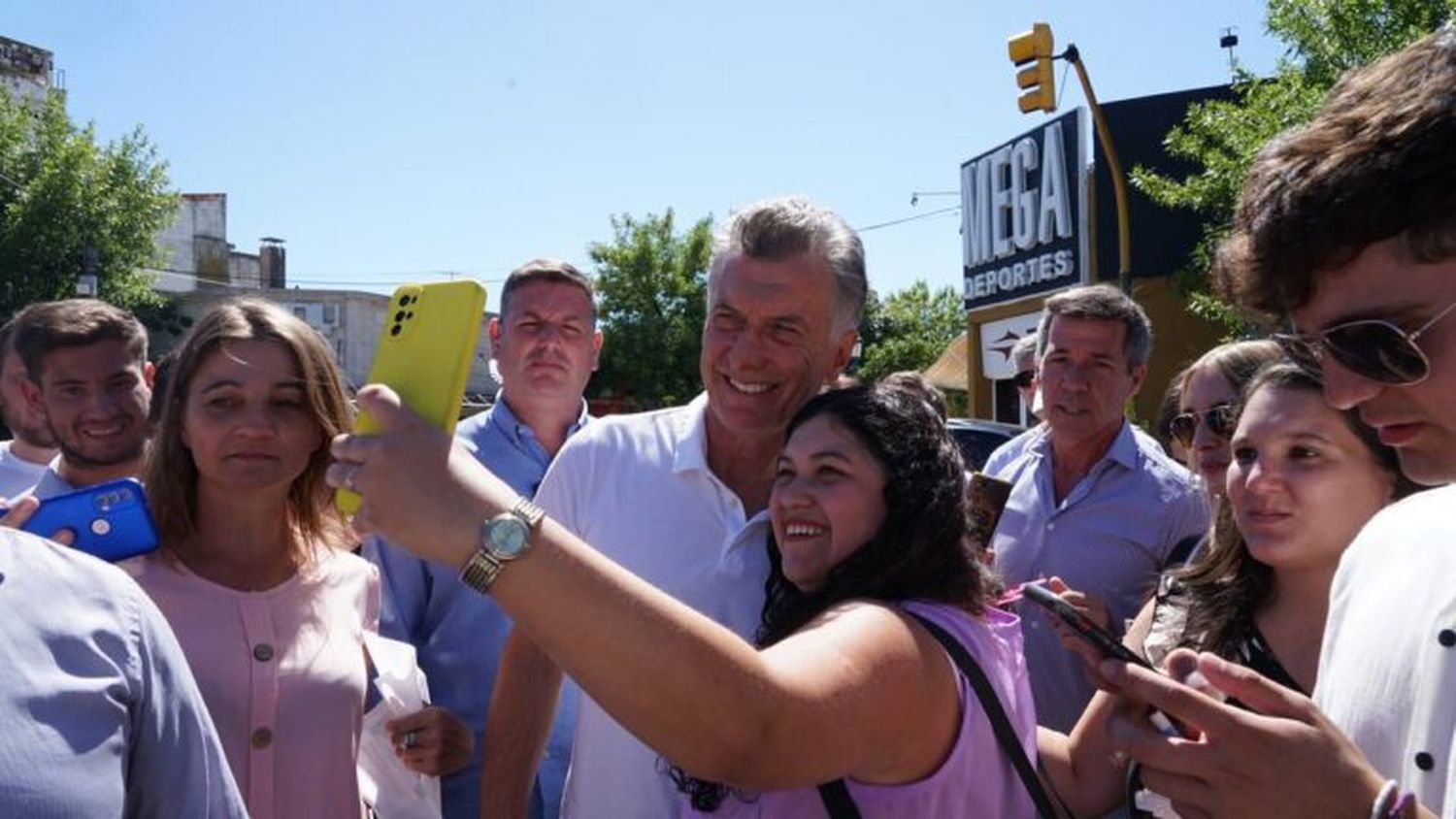 Macri comparte la primera recorrida de campaña con Bullrich en Pergamino y Junín