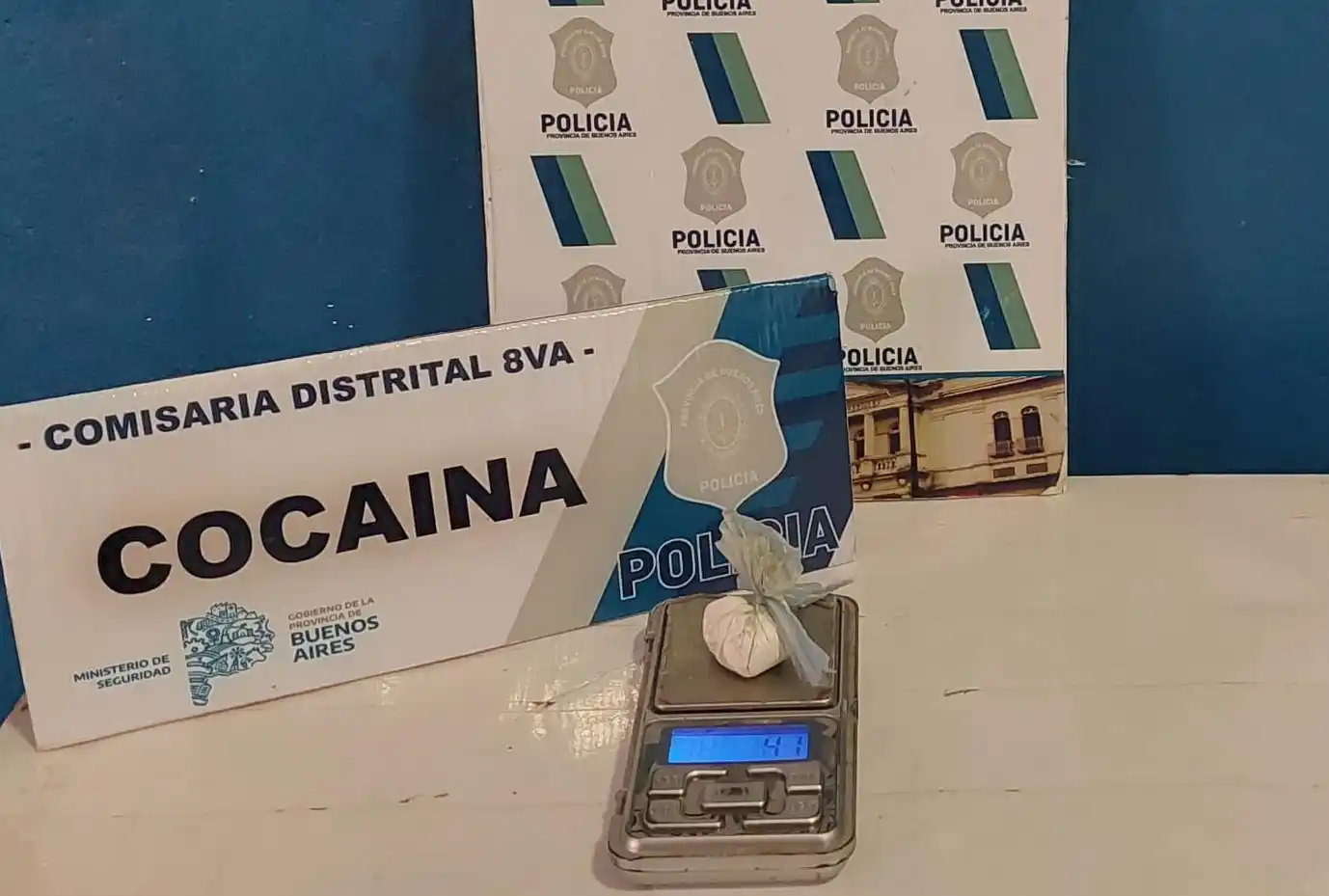 La mujer llevaba en su poder ocho dosis de cocaína.