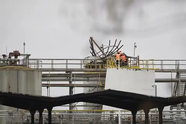 Explotó el tanque de una planta química y hay al menos seis muertos