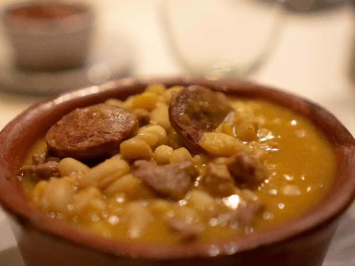 La Escuela Mitre realiza venta de locro el domingo 