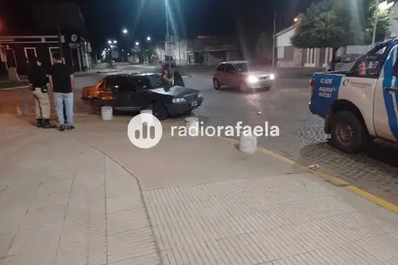 Conductor alcoholizado impactó contra la columna de una vereda y se negó a realizar el control de alcoholemia
