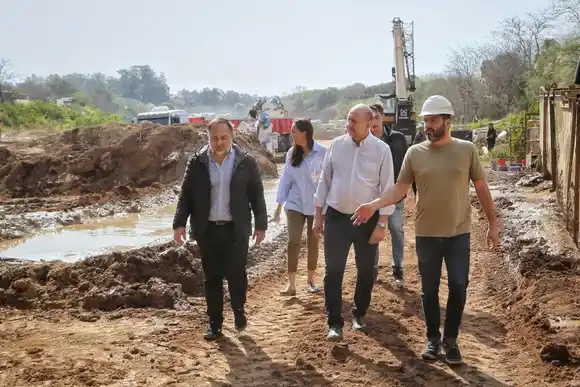 Perotti recorrió los trabajos de estabilización de la cascada del arroyo Saladillo