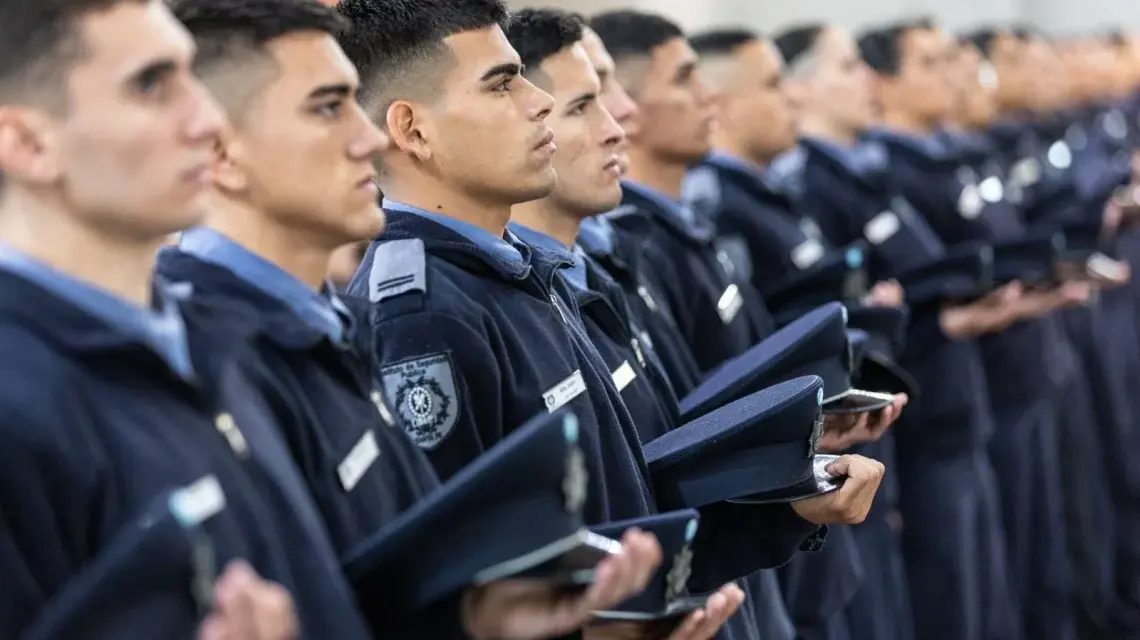 Santa Fe busca sumar 1.400 nuevos policías y ofrece becas de hasta $500.000 para la formación