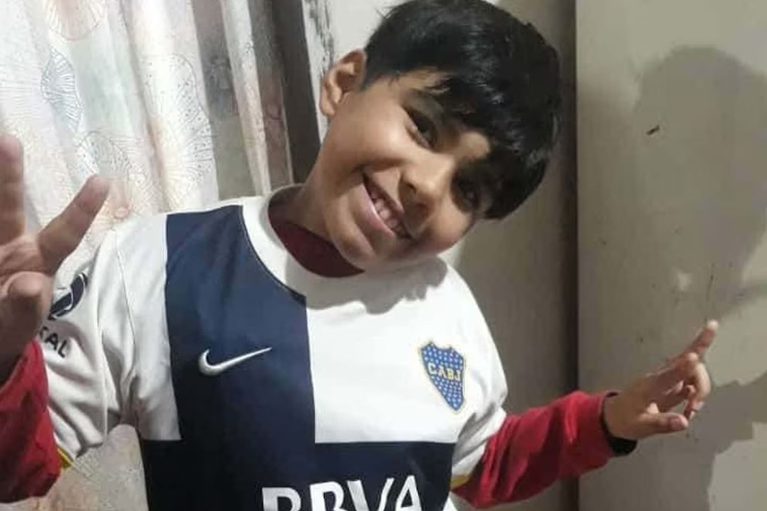 Un nene de 10 años fue asesinado de un tiro en corazón cuando jugaba en la vereda de su casa de Bernal