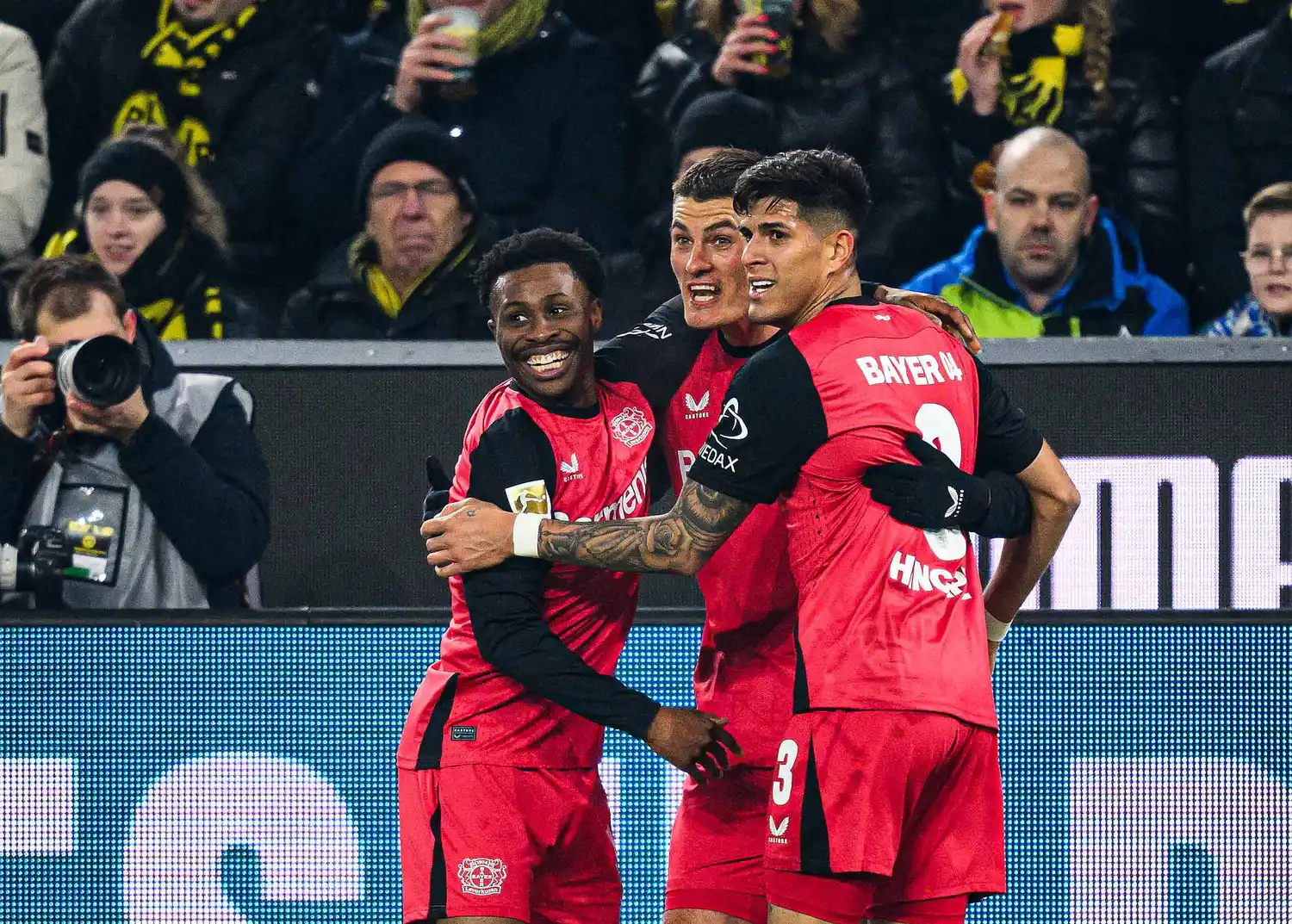 Bayer Leverkusen ganó como visitante.