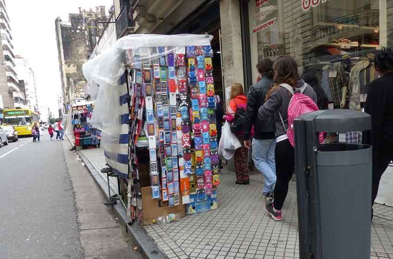 Comerciantes de calle San Luis exigen que los puestos de vendedores ambulantes sean reubicados