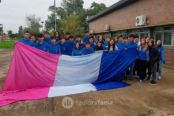 VIDEO | Una escuela rafaelina donó ropa y juguetes como 'presentación de buzos': "Tenemos que inculcar valores"